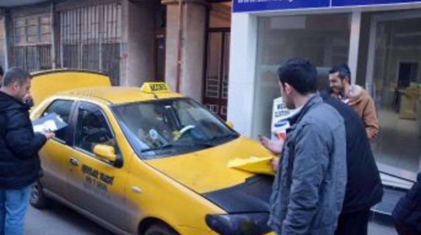 Bindiği Taksiyi Gasp Etti
