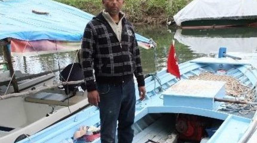 Denizde Mahsur Kalan T&uuml;rk Balık&ccedil;ıları Yunan Botu Kurtardı