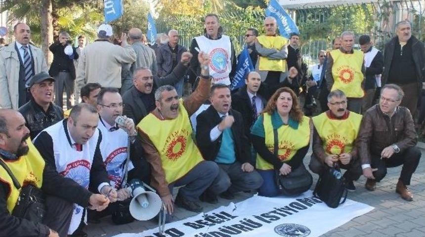 Eğitimcilerden "yargı Kararları Uygulansın" Eylemi