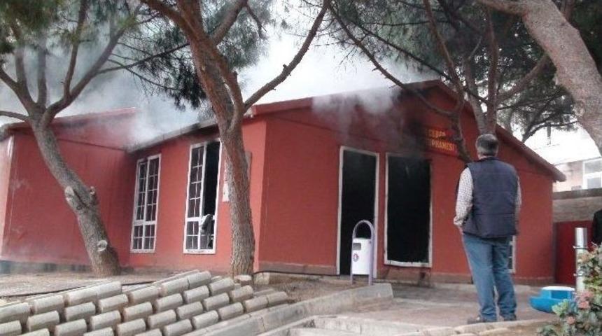 Yanan Engin &Ccedil;eber K&uuml;t&uuml;phanesi&rsquo;nde Kundaklama İddiası