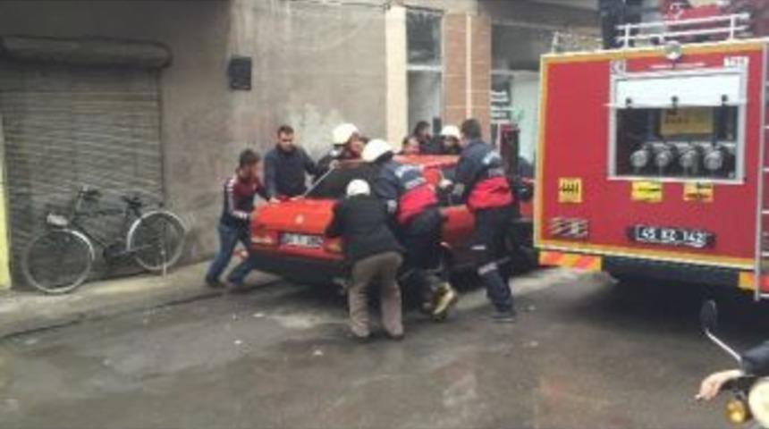 Akhisar Merkezdeki Yangın Korkuttu