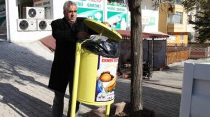 Elazığ Ekmeğini &Ccedil;&ouml;pe Atmıyor