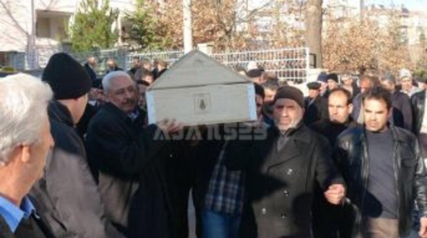 İstanbul'da &ouml;ld&uuml;r&uuml;len Taksici Bekir Dil toprağa verildi.