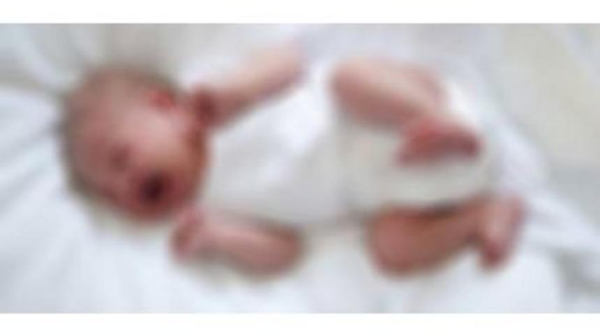 Minik Bebek Aşıdan Bir G&uuml;n Sonra &Ouml;ld&uuml;