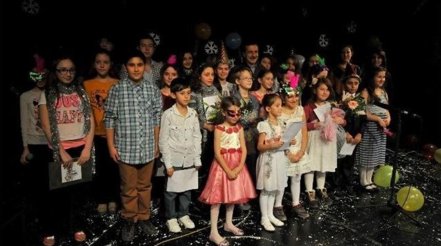 &Ccedil;ocuklar Yılbaşını Erken Kutladılar