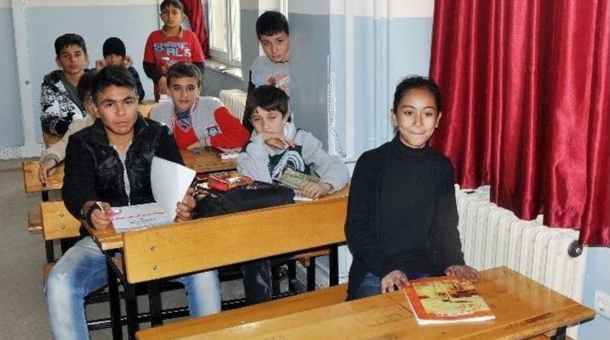 Berivan, Market Sahibinin Yardımıyla Sınava Girdi