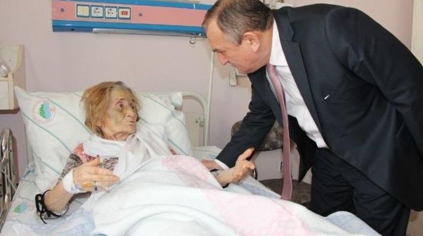 Başkan Yılmaz Hastaların G&ouml;n&uuml;llerini Fethediyor