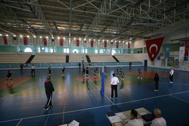 Analig Voleybol Grup Müsabakaları Rize’de Başladı