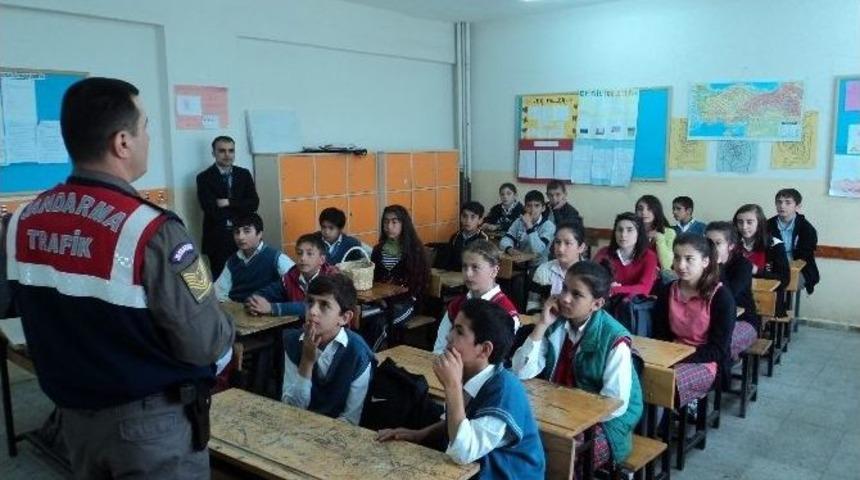 Jandarma Trafik &Ouml;ğrencilere Seminer Verdi