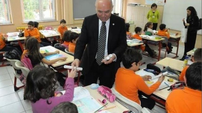 Yılbaşı Tebriği G&ouml;nderen Minik &Ouml;ğrenciye S&uuml;leymanpaşa Belediye Başkanı Eşkinat&rsquo;tan Ziyaret