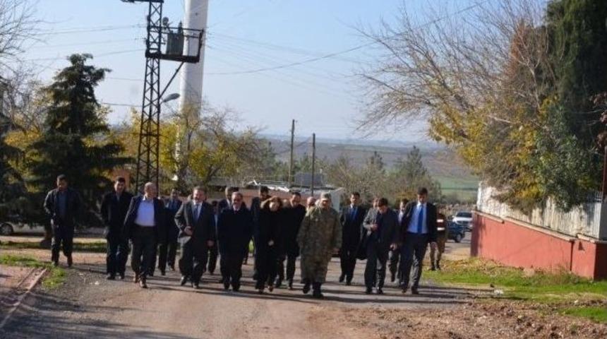 Vali S&uuml;leyman Tapsız Erikliyayla K&ouml;y&uuml;n&uuml; Ziyaret Etti