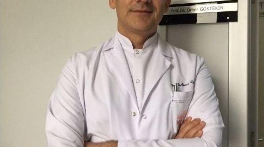 Prof. Dr. G&ouml;ktekin, Damar Tıkanıklığında Kullanılan &lsquo;eriyen Stent&rsquo;i Anlattı