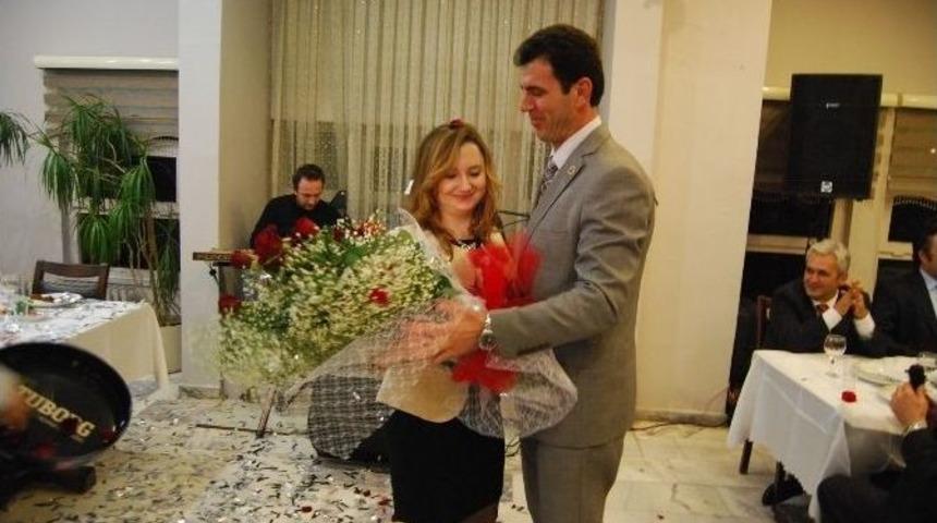 Chp&rsquo;li Meclis &Uuml;yesinden S&uuml;rpriz Evlenme Teklifi