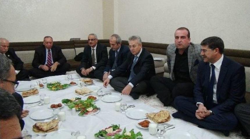 Hayırseverler Kızıltepe&rsquo;de Okul İ&ccedil;in Bir Araya Geldi