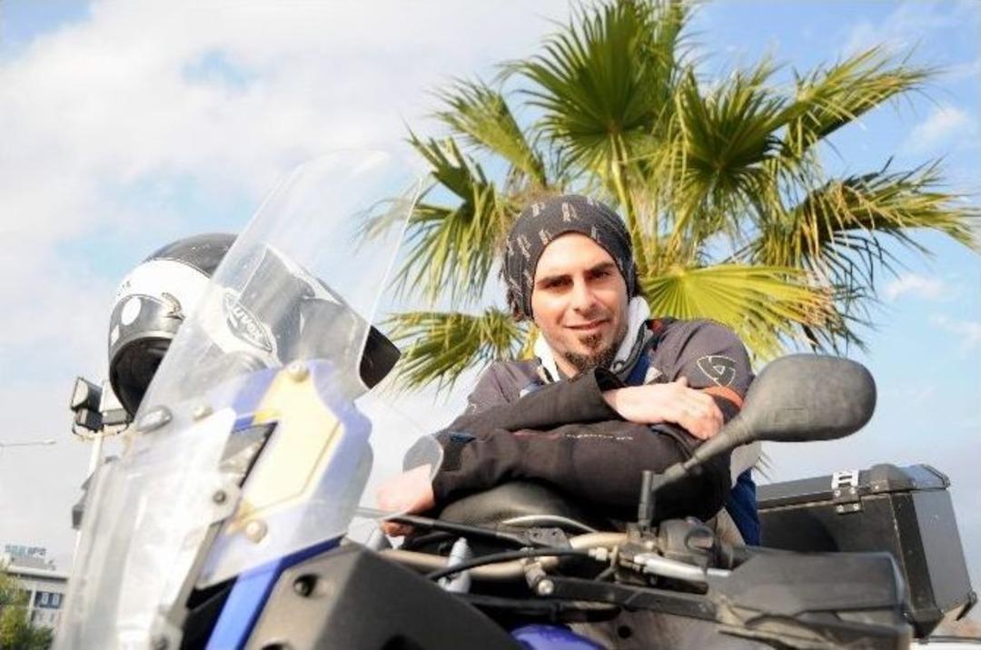 (&ouml;zel Haber) Hindistan&rsquo;daki En Y&uuml;ksek Karayolunu Motosikletiyle Ge&ccedil;ti