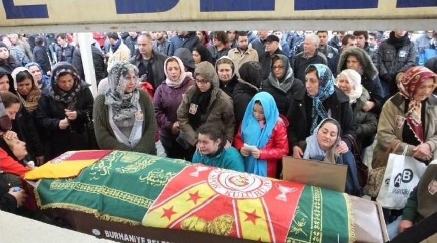 Burhaniye&rsquo; De Liseli Yiğit&rsquo;in &Ouml;l&uuml;m&uuml; &Uuml;zd&uuml;