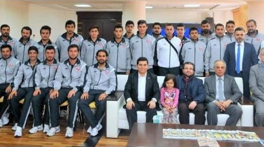 Gen&ccedil; N&uuml;fus İ&ccedil;in Spora Yatırım