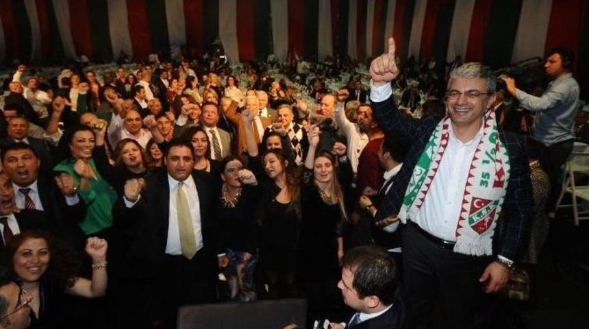 Karşıyaka Belediyesi &rsquo;yeni Yıla&rsquo; Erken Girdi