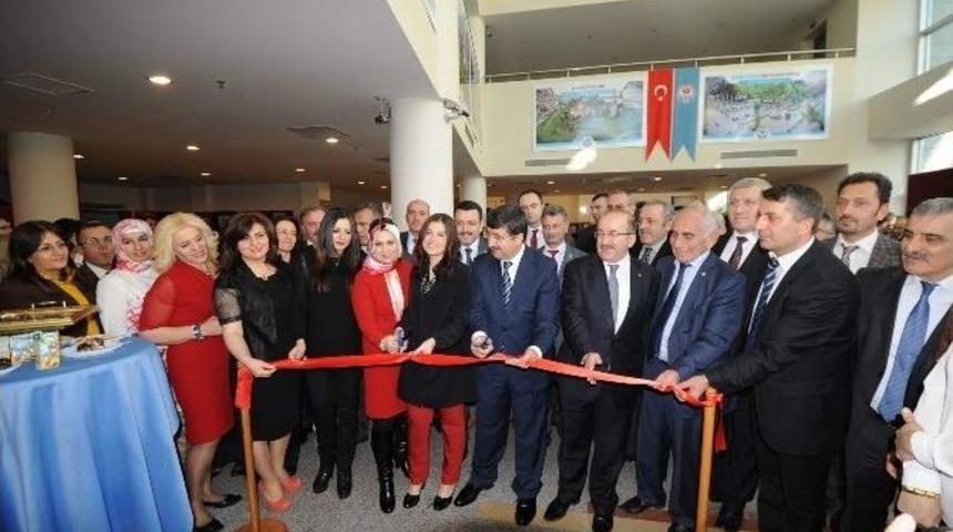 Kanser Hastalarına Destek İ&ccedil;in Resim Sergisi D&uuml;zenlediler