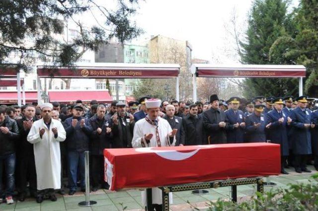 İzmir'de Nöbet Değişimi Sırasında Şehit Düşen Denizci Er, Eskişehir'de Toprağa Verildi