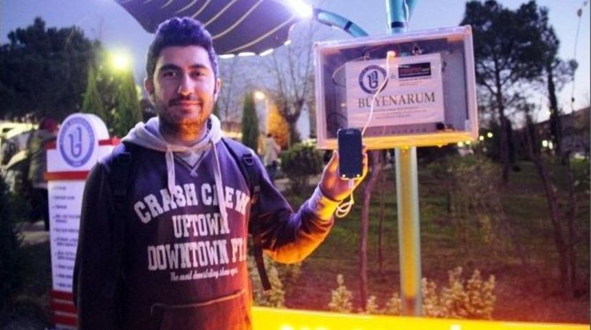 (&ouml;zel Haber) &Ouml;ğrenciler Telefonlarını G&uuml;neş Enerjisiyle Şarj Ediyor