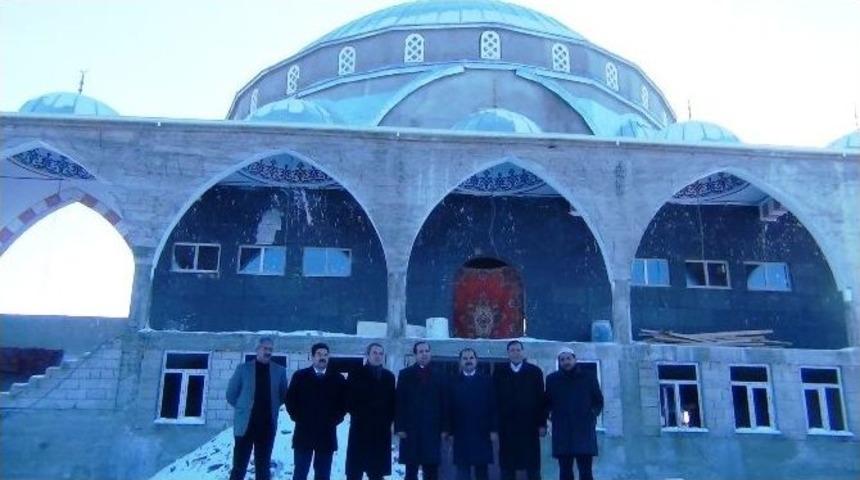 Milletvekili Fatih &Ccedil;iftci Erciş&rsquo;te Cami İnşaatını Gezdi