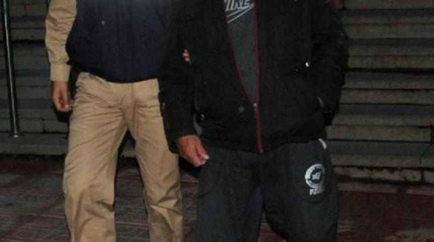 Ka&ccedil;akları Taşıdığı İleri S&uuml;r&uuml;len Yunan Kaptan Tutuklandı