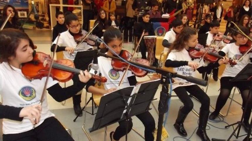 &Ouml;ğrencilerin Konseri İlgi G&ouml;rd&uuml;