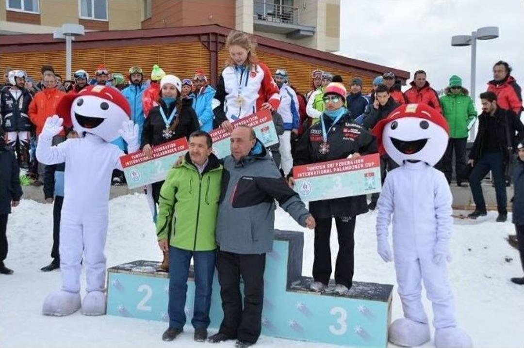 Uluslararası Alp Disiplini Sarıkamış Yarışlarında Madalyalar Dağıtıldı