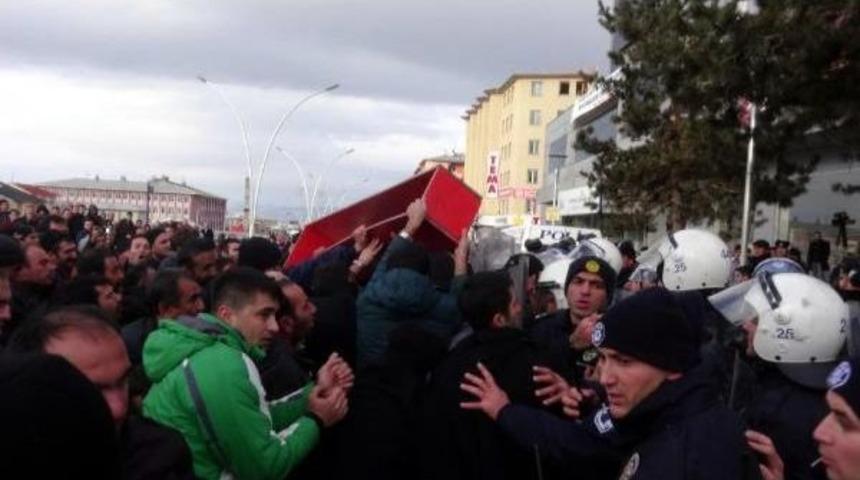 Tabut, Biber Gazı Ve Yumurtalı Eylem