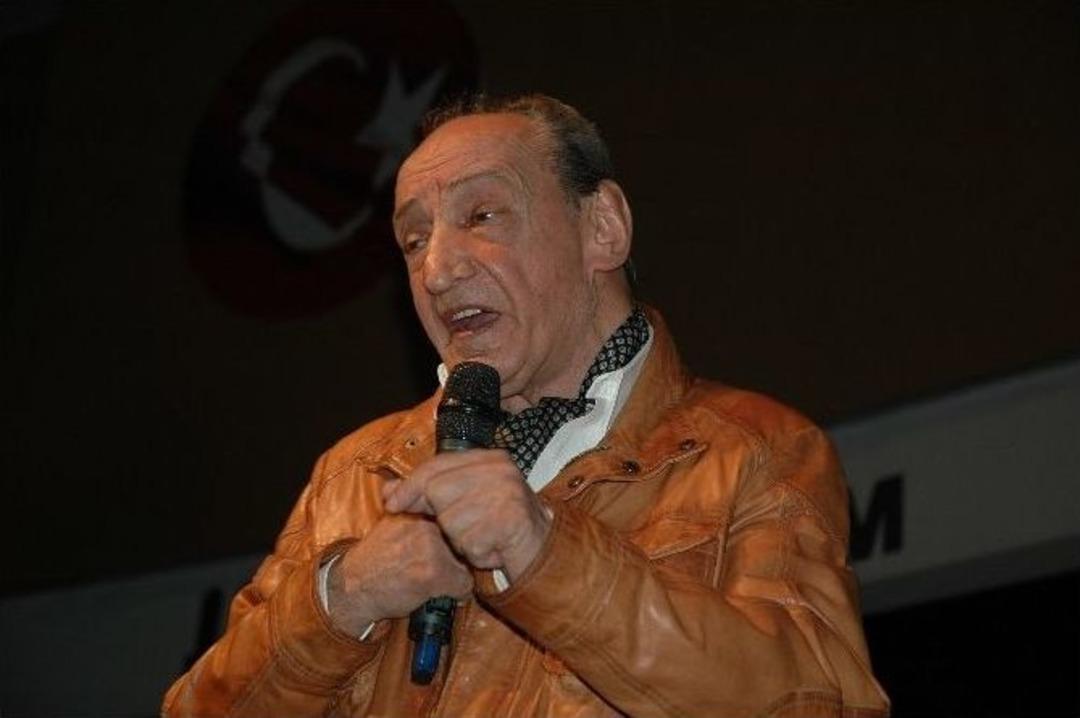 &Uuml;nl&uuml; Şair Cemal Safi, Erzurum&rsquo;da Şiir Severlerle Buluştu