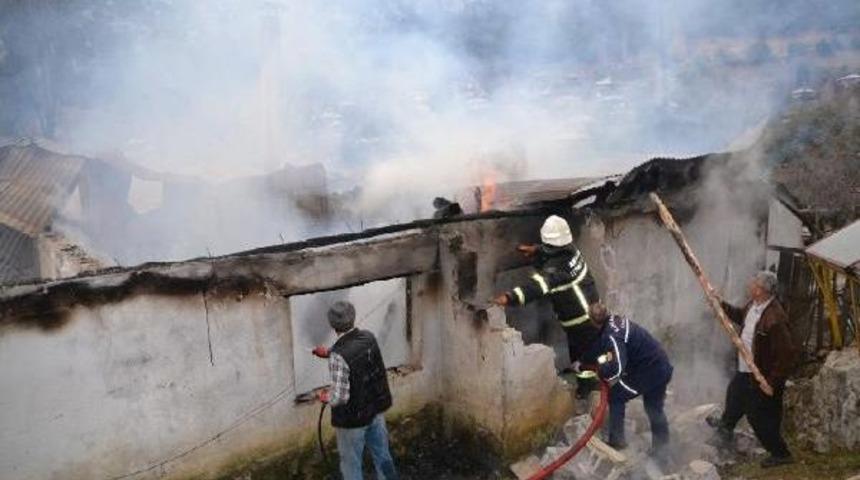 Evi Yanan Kadın Ağladı