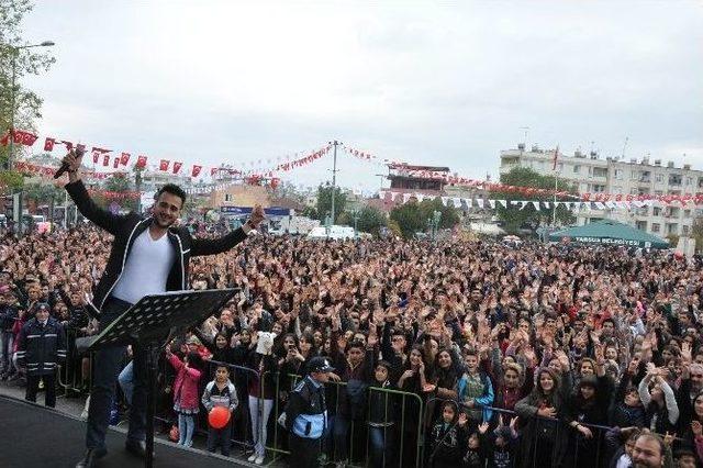 Kurtuluş Konserinde Kadir Somer Ve Murat Dalkılıç Tarsusluları Coşturdu