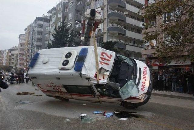 Hatay’da Ambulans Kaza Yaptı: 3 Yaralı