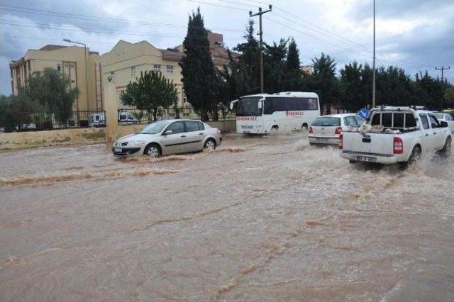 Didim'i Sağanak Yağmur Vurdu