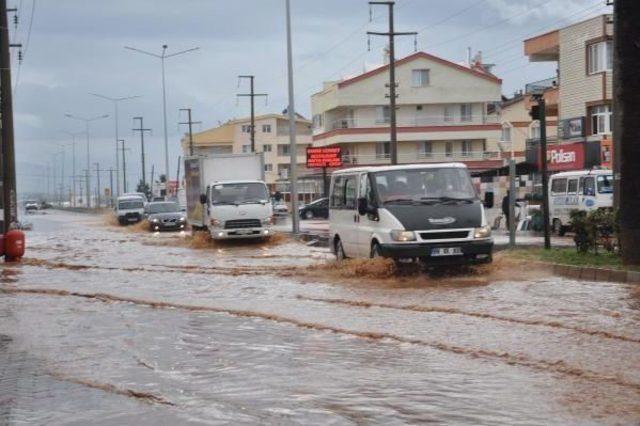 Didim'i Sağanak Yağmur Vurdu