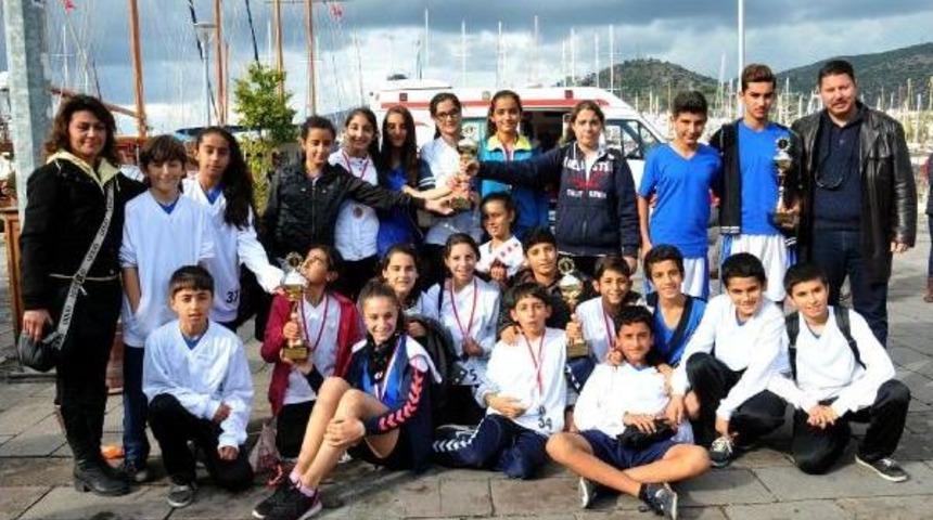 Bodrum Atat&uuml;rk Yol Koşusu Yapıldı