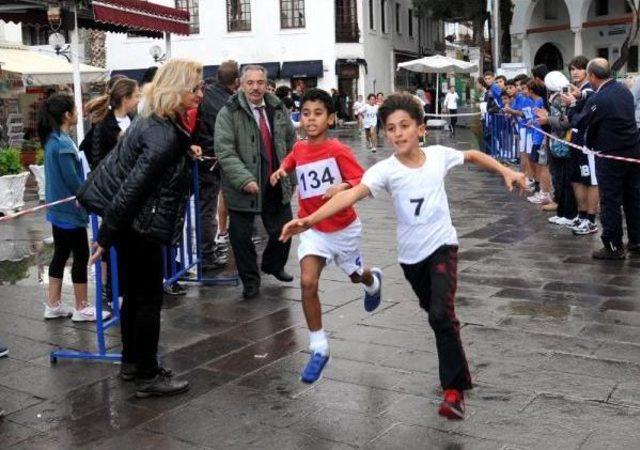 Bodrum Atat&uuml;rk Yol Koşusu Yapıldı 2