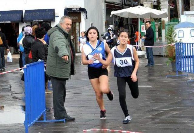 Bodrum Atat&uuml;rk Yol Koşusu Yapıldı 3