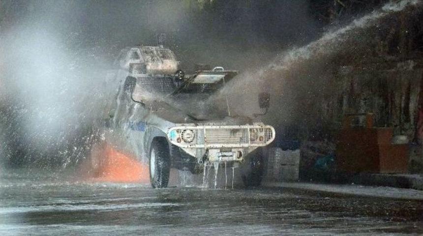 Hakkari&rsquo;de İzinsiz G&ouml;steriye Polis M&uuml;dahalesi