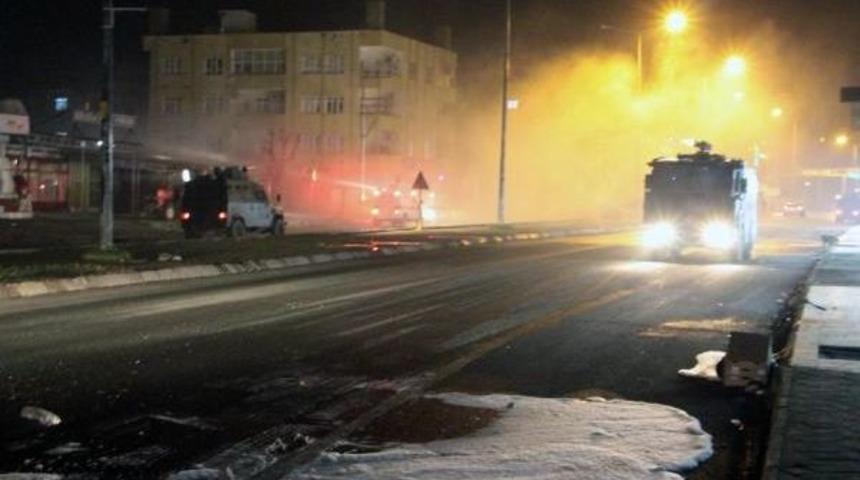 Silopi&rsquo;De Pkk Yandaşları Polisle &Ccedil;atıştı: 2 Yaralı