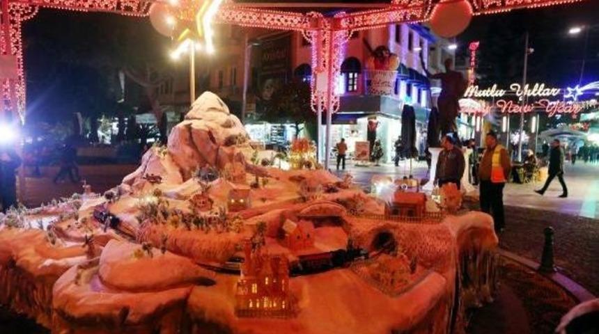 Antalya'da Yılbaşı Işıkları Yandı