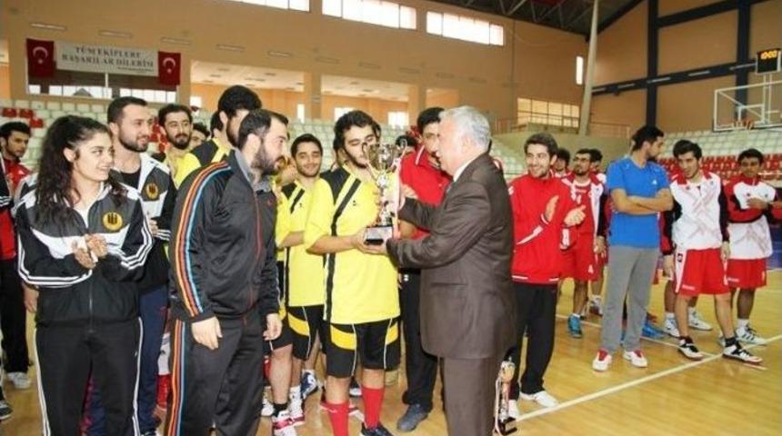 &Uuml;niversiteler Arası Basketbol 2. Ligi