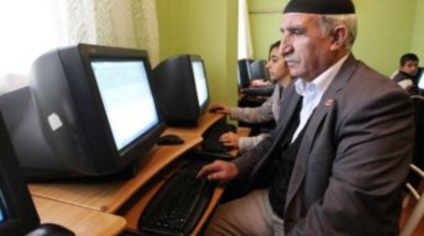 Kıdemli Muhtar Bilgisayar Kursunda