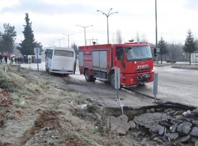 Uşak'ta Buzlanma Kazaları: 11 Yaralı