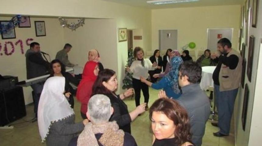 Toplum Ruh Sağlığı Merkezi&rsquo;nde Tedavi G&ouml;ren Hastalar Yılbaşı Eğlencesinde Moral Buldu