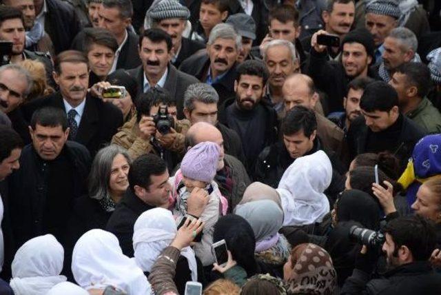 Demirtaş: Adliyede Uludere Dosyasını Kapattınız, Vicdanlardaki Dosyayı Nasıl Kapatacaksınız