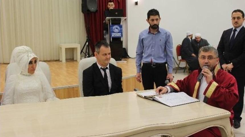 Başkan T&uuml;rkmen&rsquo;den Engelli &Ccedil;ifte Bir Kese Altın