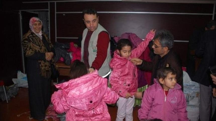 Adıyaman&rsquo;da, 200 Yetim &Ccedil;ocuğa Kışlık Mont Dağıtıldı