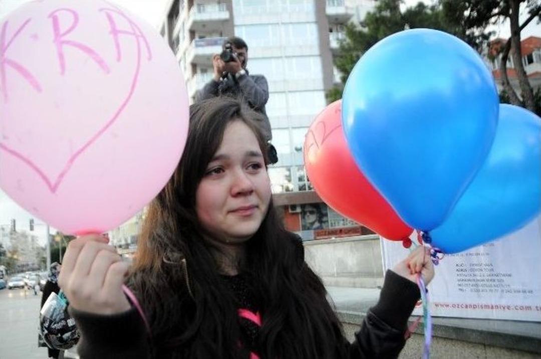 Balonlar, Azra İ&ccedil;in G&ouml;ky&uuml;z&uuml;ne Bırakıldı